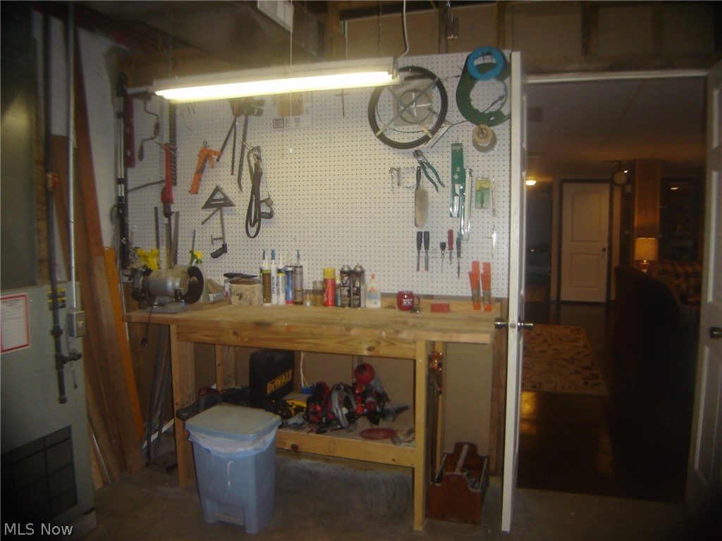155 Riverside Drive Painesville, OH 44077 - Photo 29 of 34 Work shop