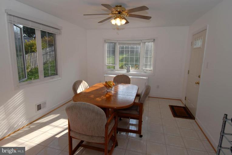 910 Loxford Terrace Silver Spring, MD 20901 - Photo 10 of 18 Breakfast Area