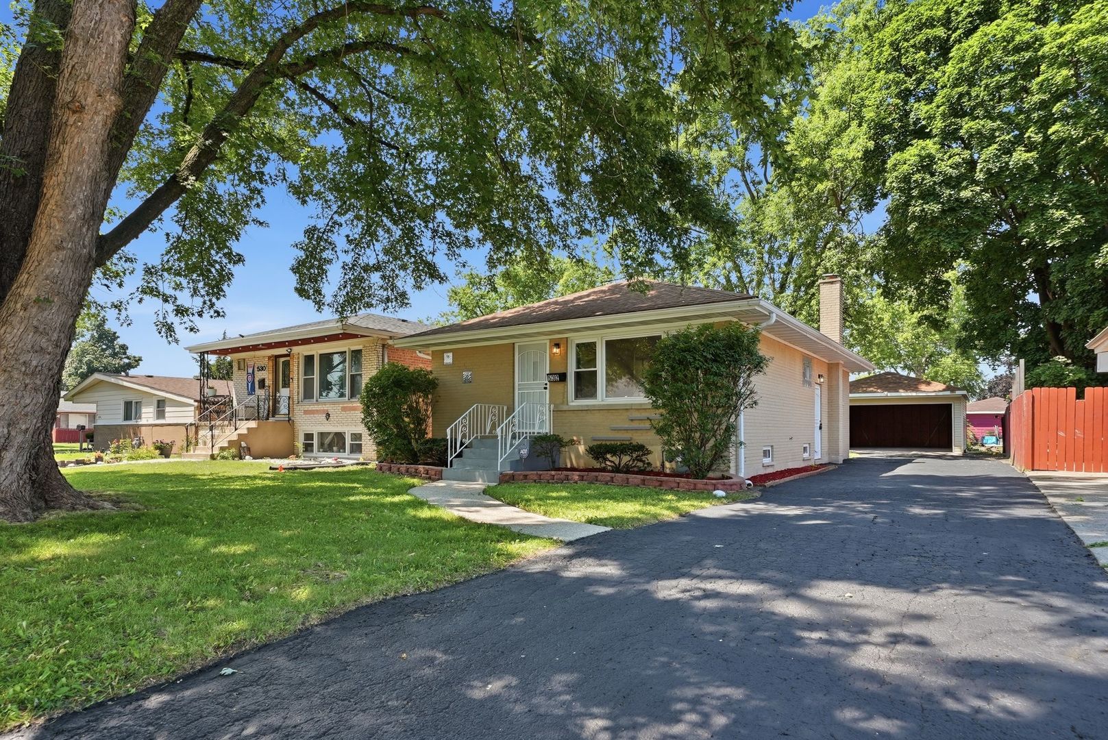 532 Clayton Road Hillside, IL 60162 - Photo 2 of 36