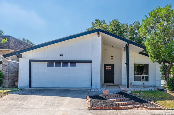 $332,499 | 5202 Metcalf, Windcrest, TX 78239