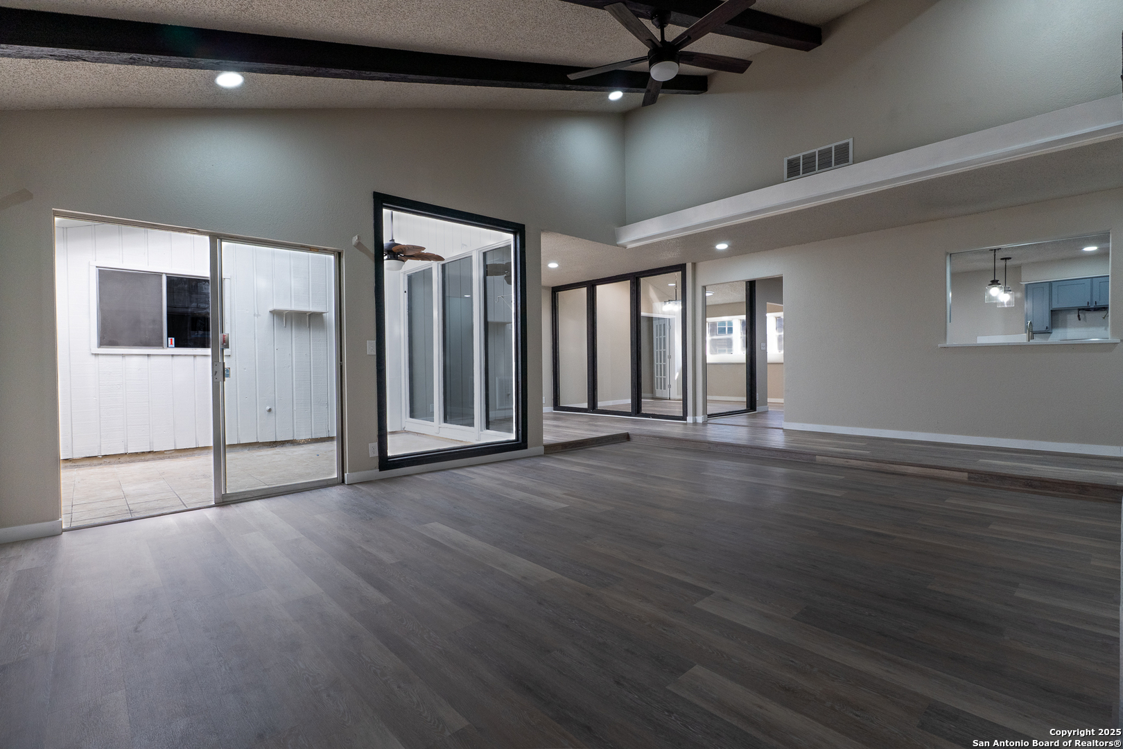 5202 Metcalf Windcrest, TX 78239 - Photo 4 of 42