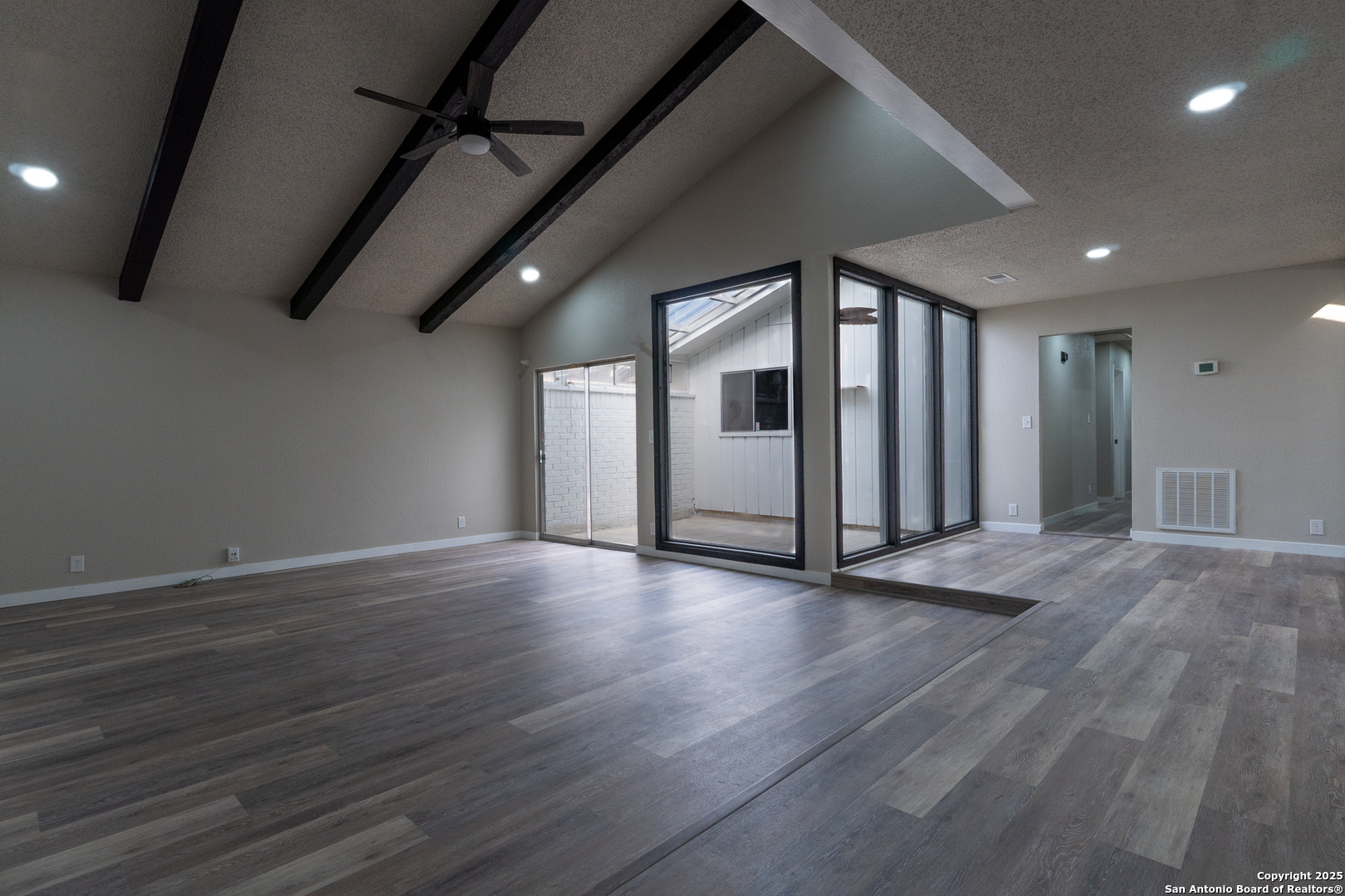 5202 Metcalf Windcrest, TX 78239 - Photo 6 of 42