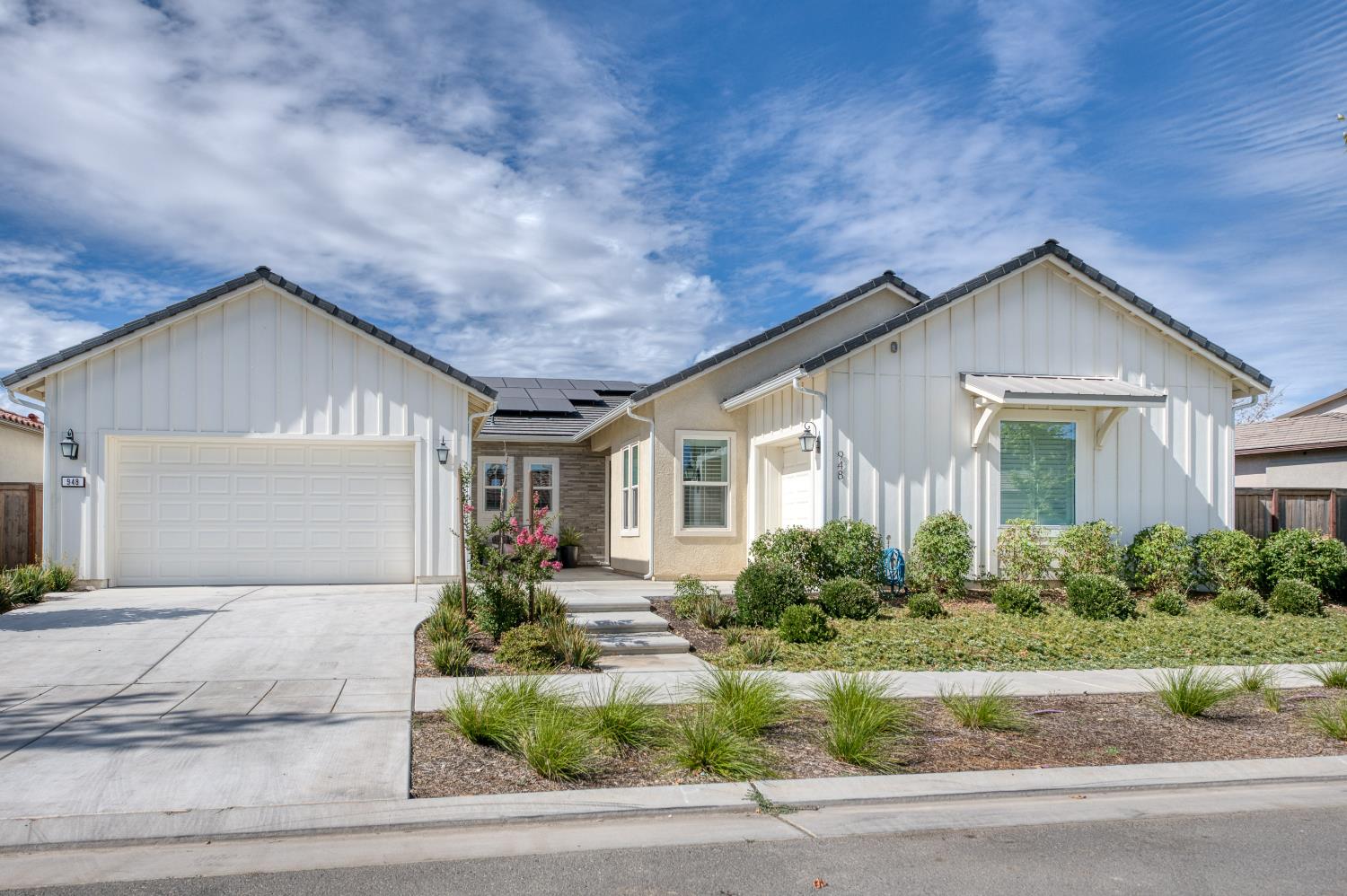 948 Beaver Pond Loop Madera, CA 93636 - Photo 6 of 98