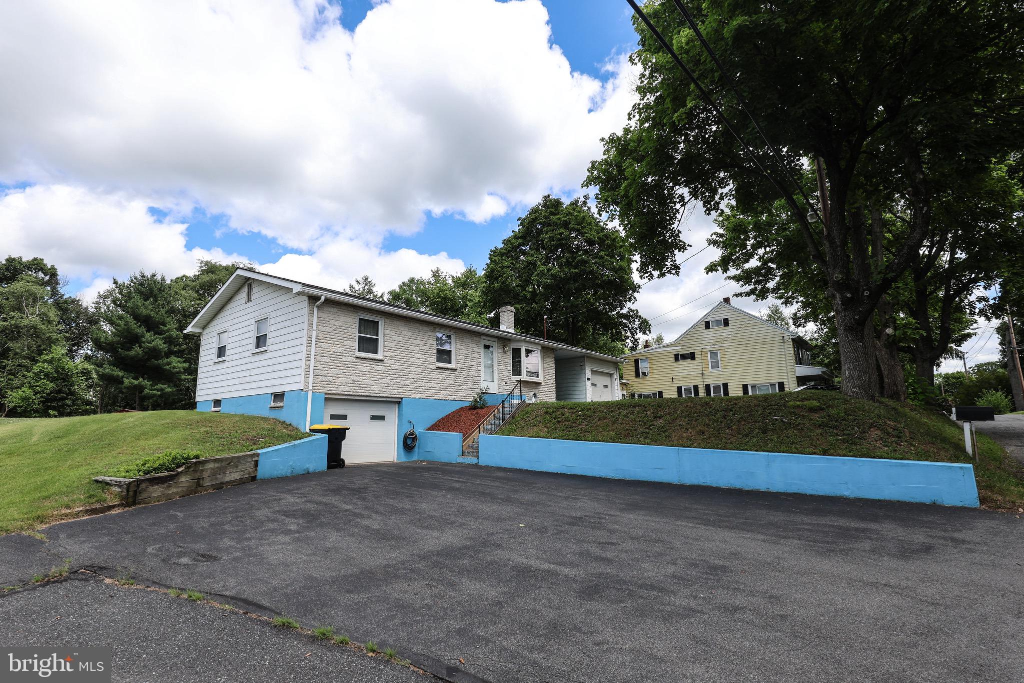 197 Llewellyn Road Pottsville, PA 17901 - Photo 3 of 30