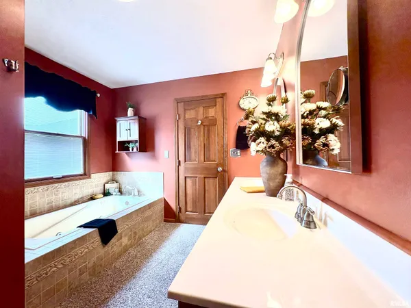 $375,000 | 4 Ventura Court, Jacksonville, IL 62650