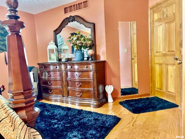 $375,000 | 4 Ventura Court, Jacksonville, IL 62650