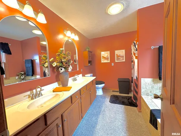 $375,000 | 4 Ventura Court, Jacksonville, IL 62650