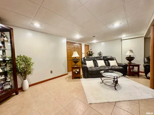 $375,000 | 4 Ventura Court, Jacksonville, IL 62650