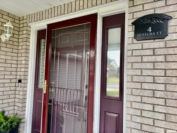 $375,000 | 4 Ventura Court, Jacksonville, IL 62650
