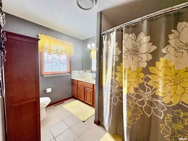 $375,000 | 4 Ventura Court, Jacksonville, IL 62650