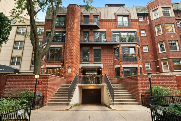 $775,000 | 2736 North Hampden Court, Unit 205, Chicago, IL 60614