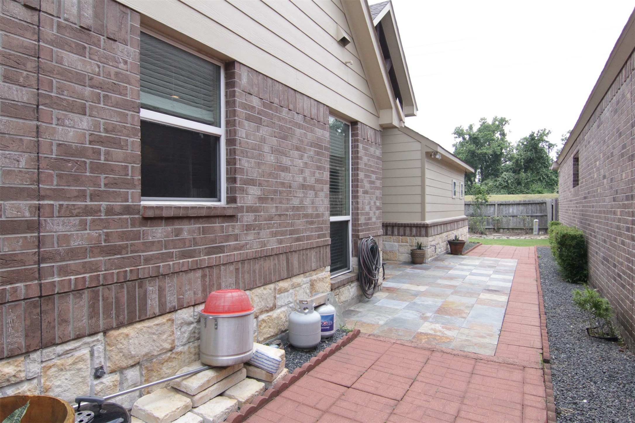 1423 Ralston Branch Way Sugar Land, TX 77479 - Photo 33 of 43 brick-paved side yard with landscaped rock garden