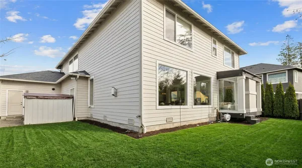 a view of a back yard of the house