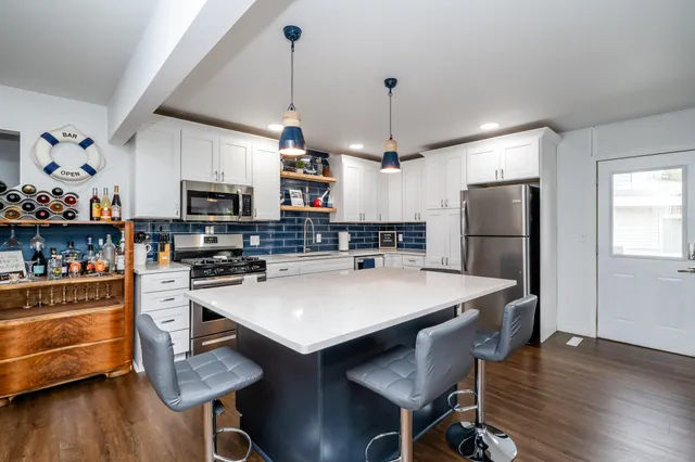 $599,000 | 6950 Shore Drive, Coloma, MI 49038