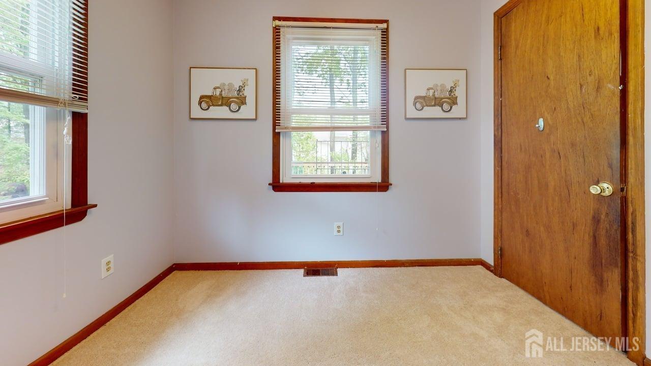 496 Calvert Road North Brunswick, NJ 08902 - Photo 20 of 39 Gallery Image 20
