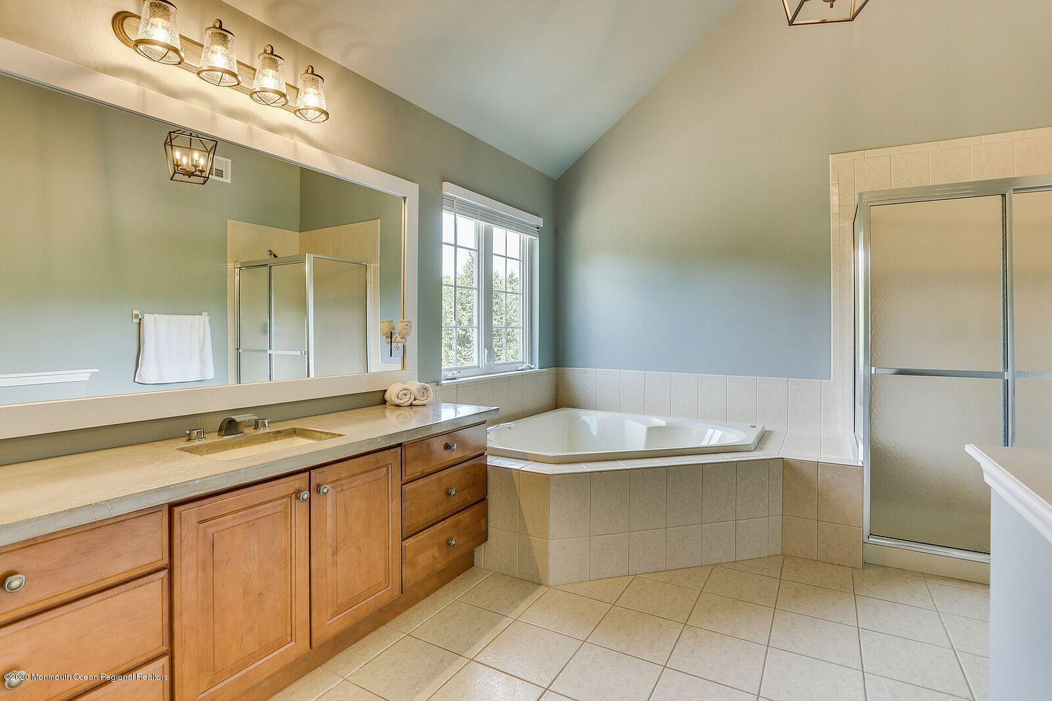 24 Rodeo Drive Jackson, NJ 08527 - Photo 27 of 46 Master Bathroom