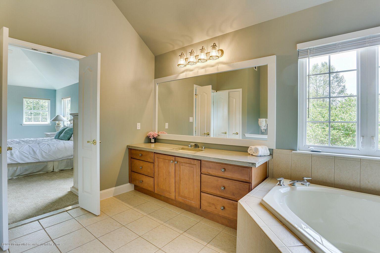 24 Rodeo Drive Jackson, NJ 08527 - Photo 28 of 46 Master Bathroom