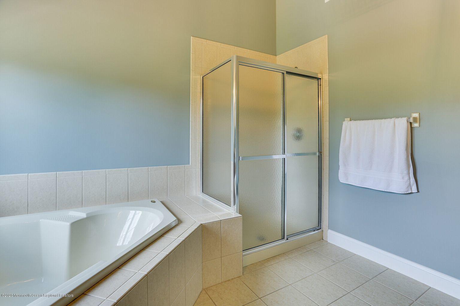 24 Rodeo Drive Jackson, NJ 08527 - Photo 30 of 46 Master Bathroom