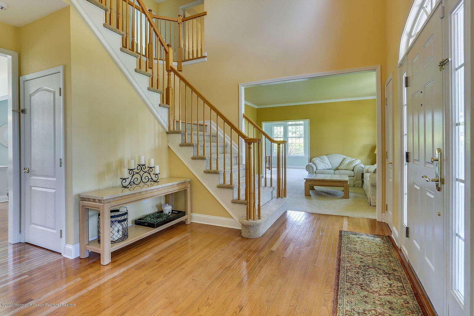 24 Rodeo Drive Jackson, NJ 08527 - Photo 4 of 46 Foyer