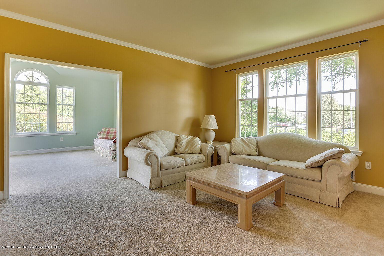 24 Rodeo Drive Jackson, NJ 08527 - Photo 5 of 46 Living Room