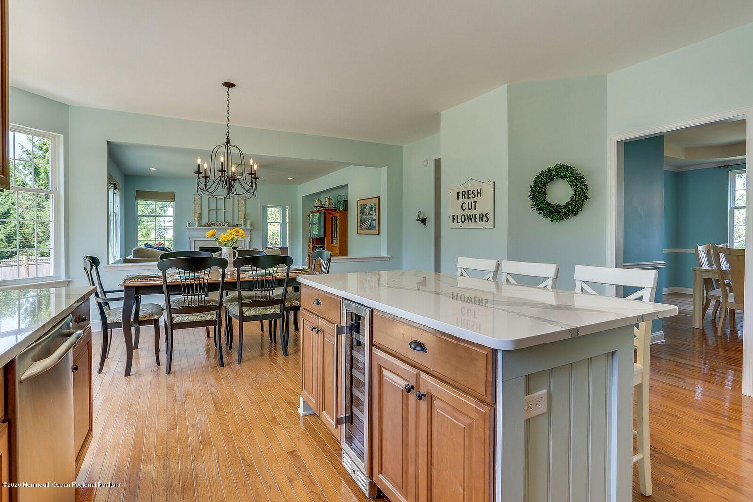24 Rodeo Drive Jackson, NJ 08527 - Photo 9 of 46 Center Island