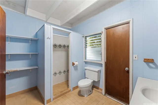 a bathroom with a toilet and a shower