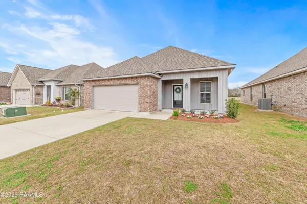 $225,000 | 210 Cres Vw Lane, Duson, LA 70529