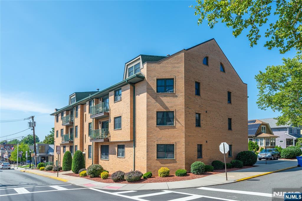 272 Union Avenue, Unit 7 Rutherford, NJ 07070 - Photo 31 of 33