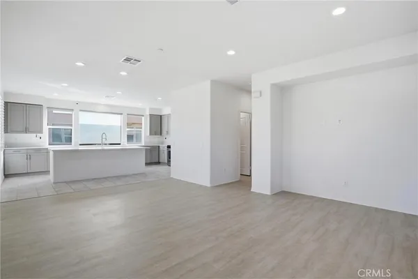 $689,000 | 811 North Dalton Avenue, Unit 105, Azusa, CA 91702