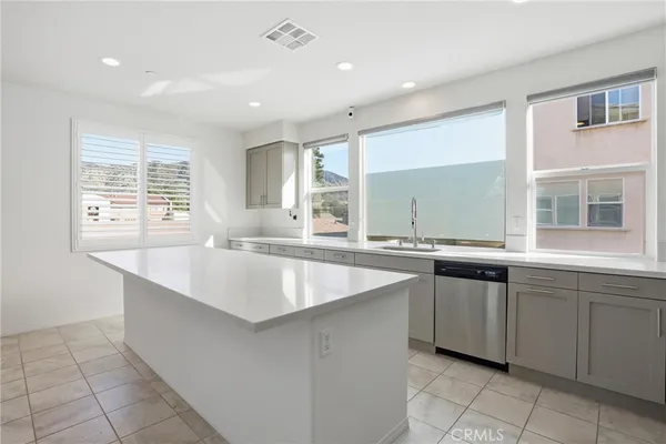 $689,000 | 811 North Dalton Avenue, Unit 105, Azusa, CA 91702
