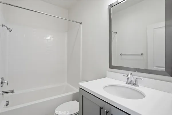 $689,000 | 811 North Dalton Avenue, Unit 105, Azusa, CA 91702