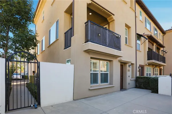 $689,000 | 811 North Dalton Avenue, Unit 105, Azusa, CA 91702