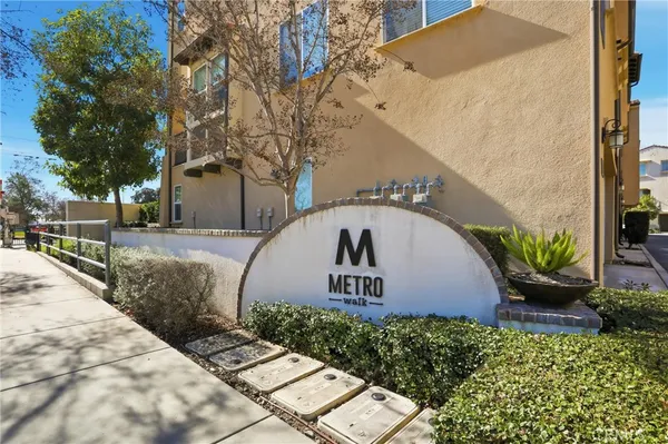 $689,000 | 811 North Dalton Avenue, Unit 105, Azusa, CA 91702