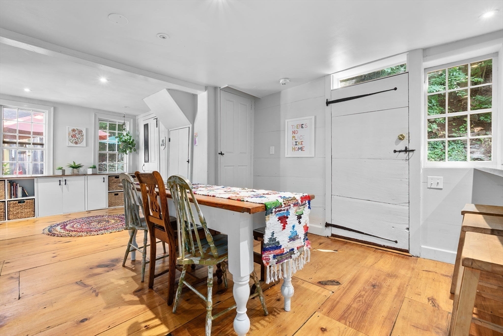 1 Evans Place Amesbury, MA 01913 - Photo 4 of 42