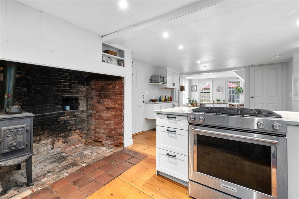 1 Evans Place Amesbury, MA 01913 - Photo 8 of 42