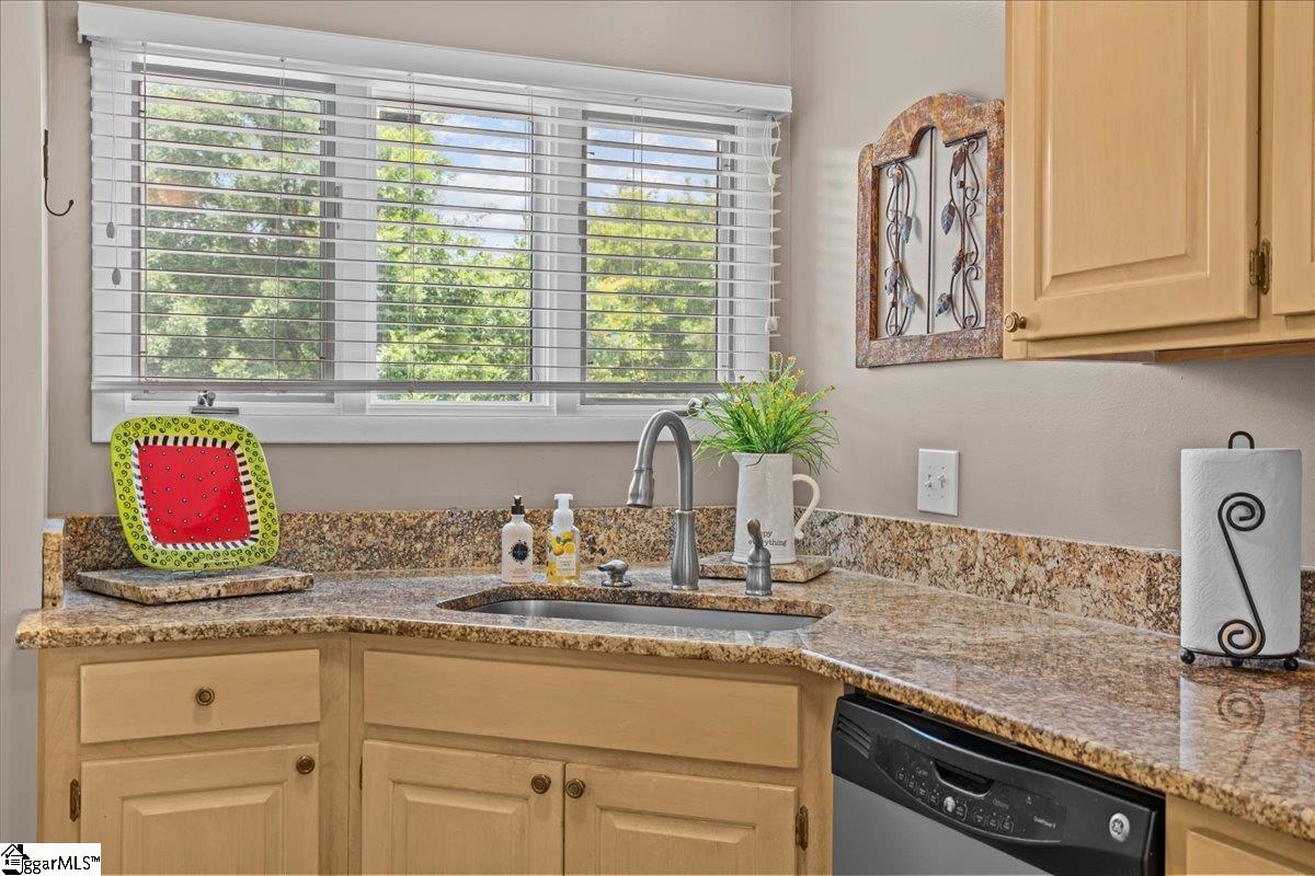 701 Loran Pointe Circle Seneca, SC 29672 - Photo 4 of 37