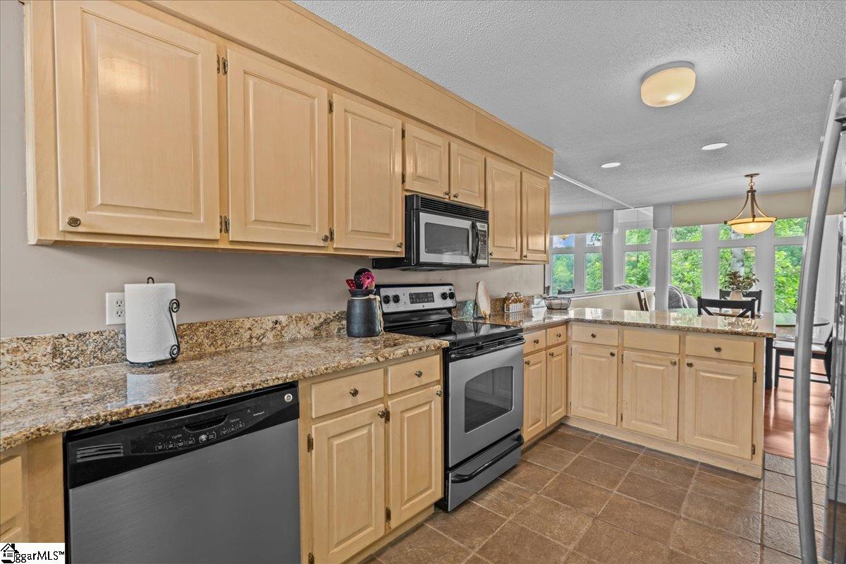 701 Loran Pointe Circle Seneca, SC 29672 - Photo 6 of 37