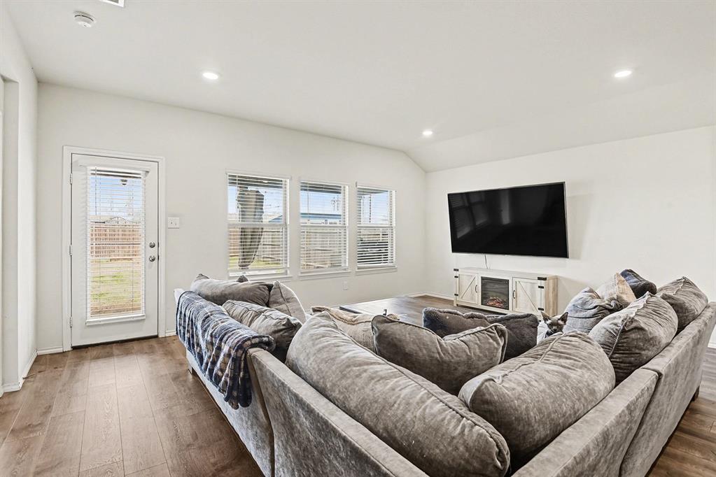 216 Samuel Street Denton, TX 76207 - Photo 6 of 32