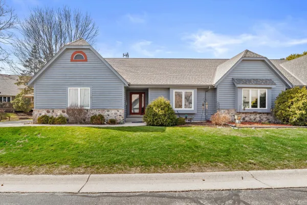 $350,000 | 308 King William Court South, Waukesha, WI 53186