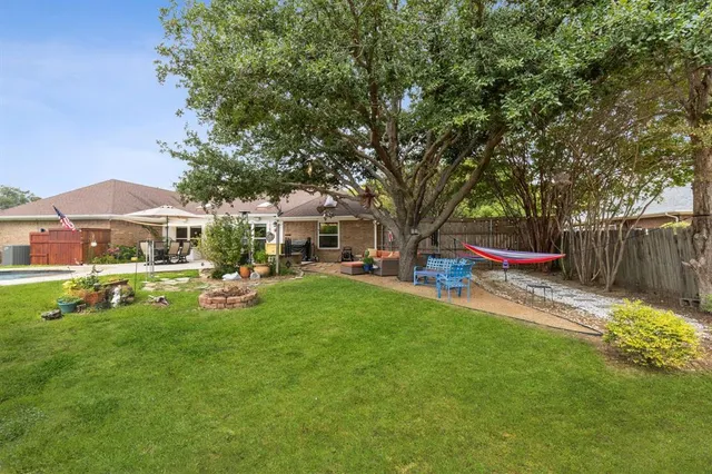 a view of a house with backyard and sitting area