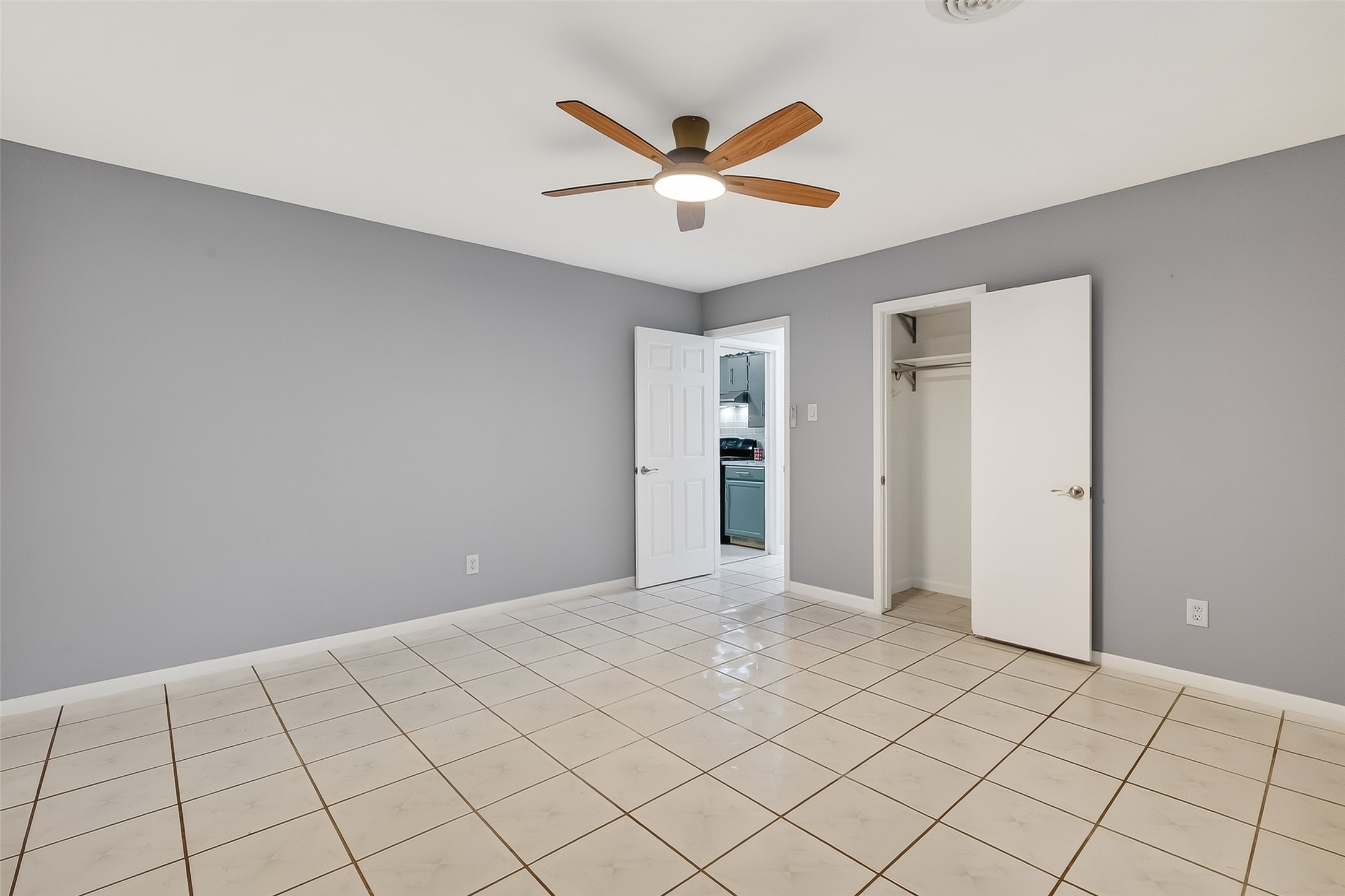16415 1st Street Channelview, TX 77530 - Photo 13 of 28 a view of an empty room with a ceiling fan