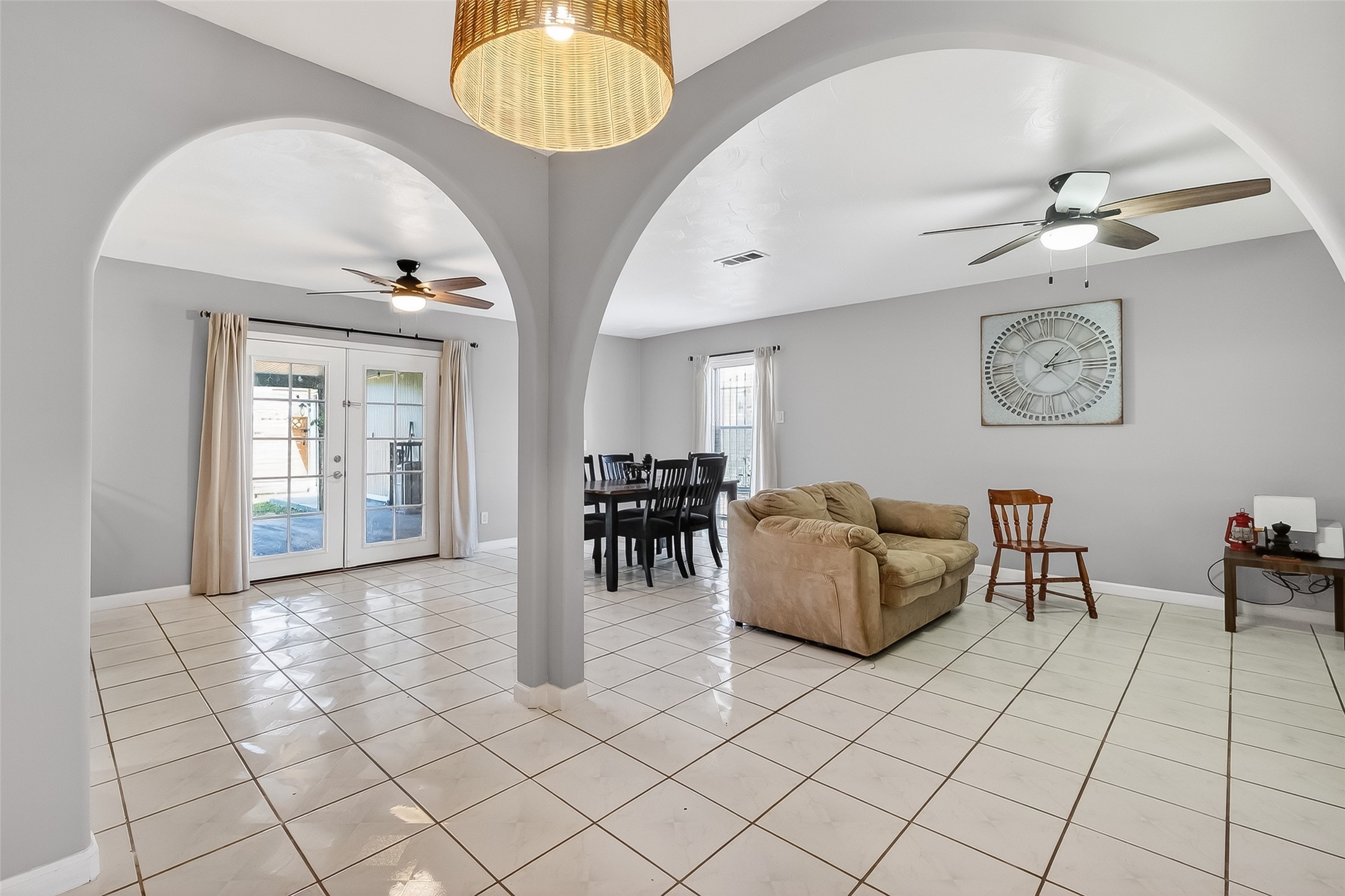 16415 1st Street Channelview, TX 77530 - Photo 6 of 28 a living room with furniture