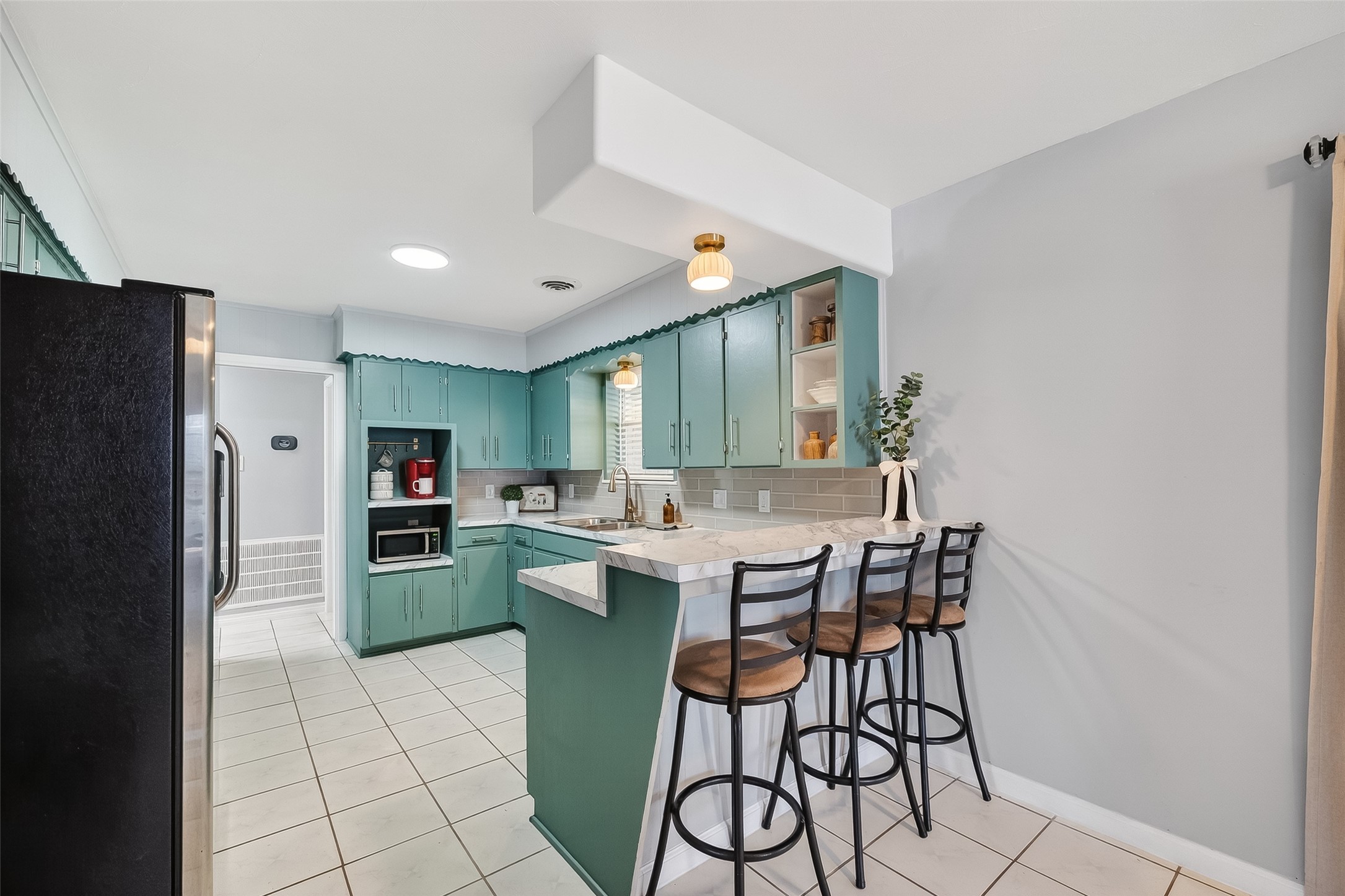 16415 1st Street Channelview, TX 77530 - Photo 9 of 28 a kitchen with a table and chairs