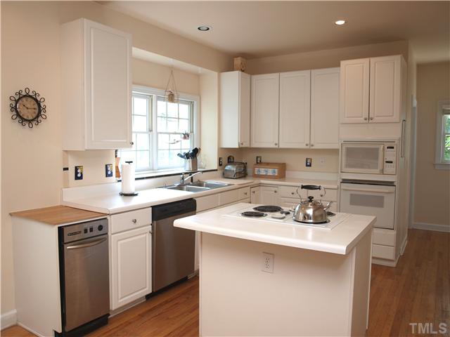 8608 Bluff Pointe Court Raleigh, NC 27615 - Photo 3 of 23 Gallery Image 3