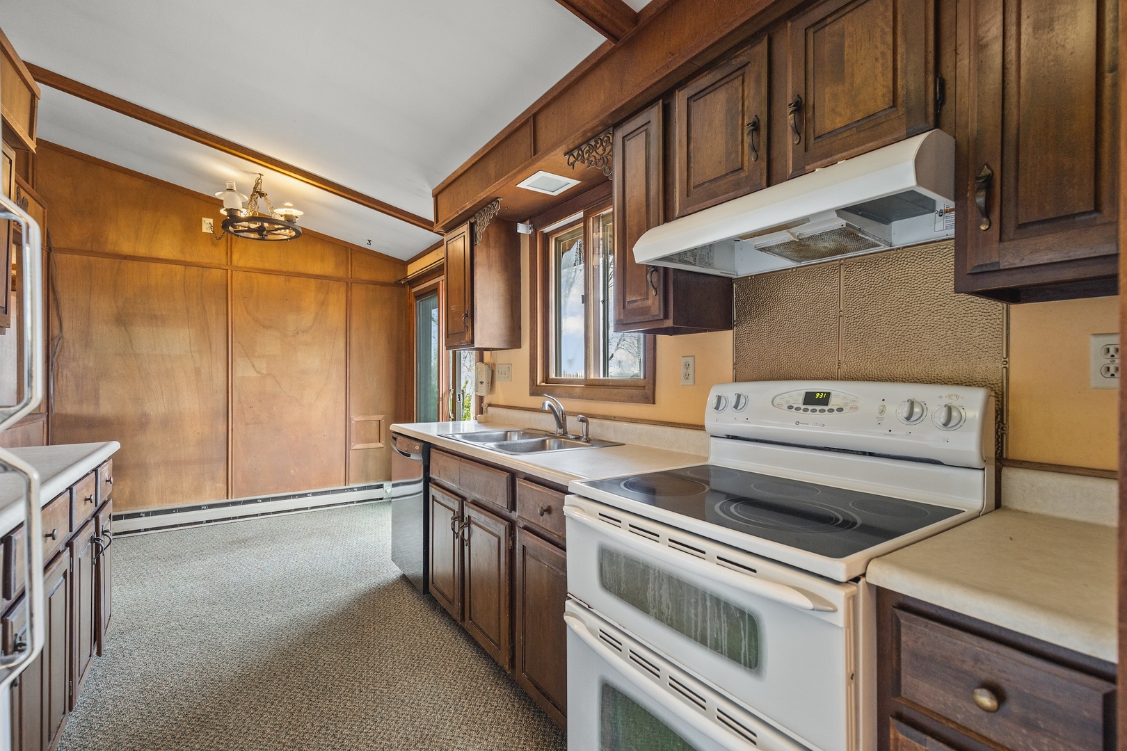 6867 North Eggert Road Rock City, IL 61070 - Photo 4 of 16 a utility room with dryer and washer