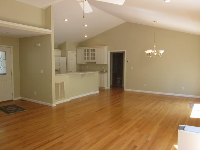 112 Ridgeway Court Moneta, VA 24121 - Photo 6 of 25 Living area