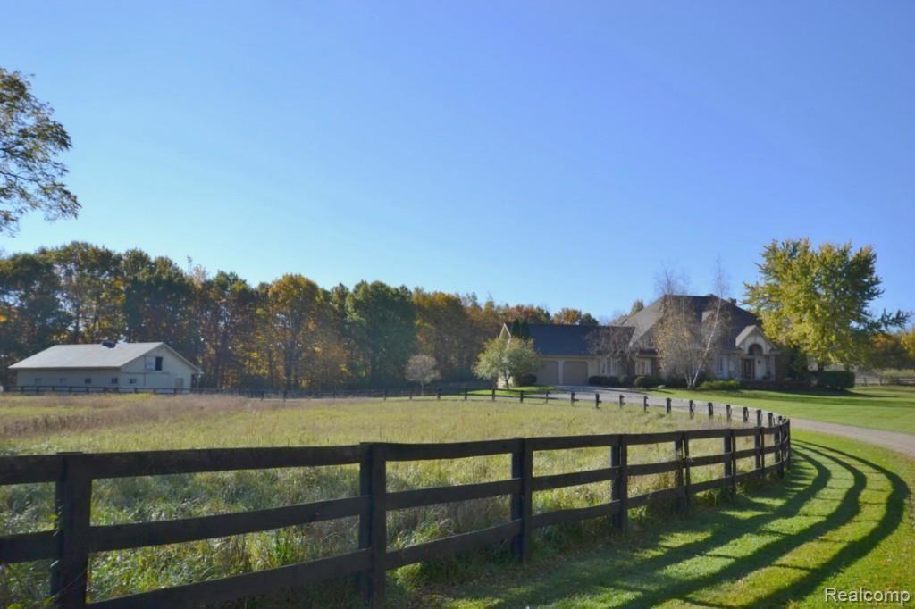 7835 Foster Road Clarkston, MI 48346 - Photo 2 of 23 2aa DSC_0462.jpg