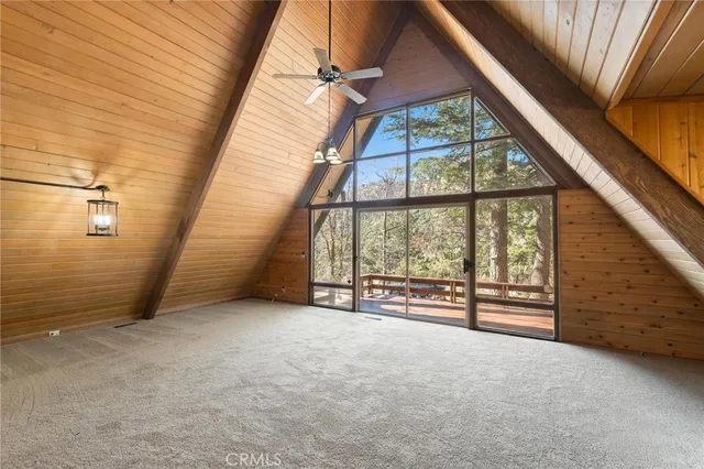 a view of entryway and hall