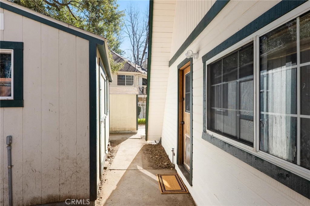 6069 Maple Avenue Angelus Oaks, CA 92305 - Photo 44 of 51 a view of a balcony from a hallway