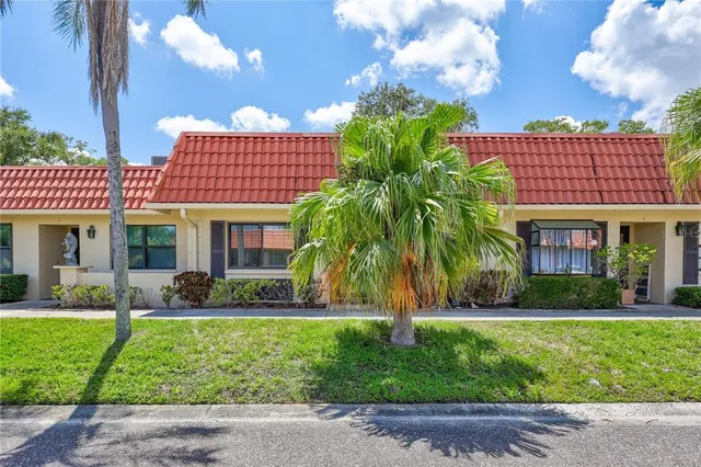 $200,000 | 19029 US Highway 19 North, Unit 18F, Clearwater, FL 33764